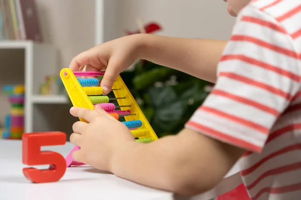 Petit Enfant Apprend Compter Sur Abaque Les Mathématiques Arithmétique Pour — Photo
