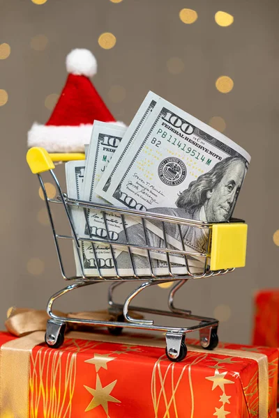 Різдвяний Візок Доларовими Грошима Капелюхом Санта Клауса Продаж Зимових Канікул — стокове фото