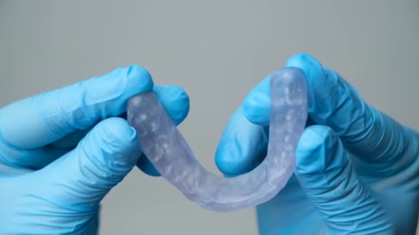 Protector Bucal Plástico Transparente Dental Férula Para Tratamiento Disfunción Las — Vídeos de Stock