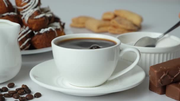 Process Pouring Many Spoonfuls Sugar Coffee Sugar Addict Diabetes Glucose — 图库视频影像