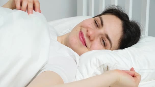 Brunette Woman Wakes Lying Bed Smiles Looking Camera Good Sleep — Stock Video