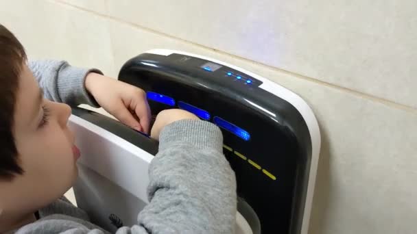 Year Old Boy Dries His Hands Electric Hand Dryer Public — Vídeo de Stock