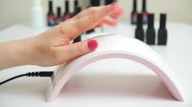 Kurutmak için ultraviyole UV LED lamba, oje için polimerizasyon jeli cilası, manikür salonu.