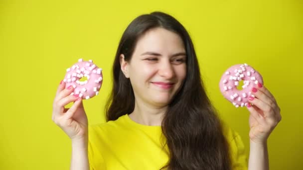 Funny Brunette Woman Plays Donuts Puts Them Eye Level Glasses – Stock-video
