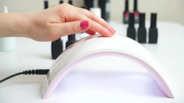 Kurutmak için ultraviyole UV LED lamba, oje kaplaması için polimerizasyon jeli, zamanlayıcı düğmesine basın.