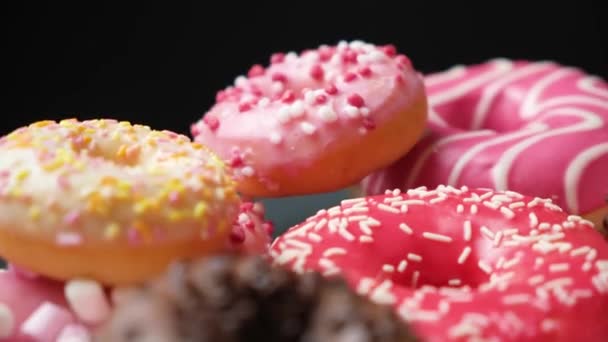 Donuts Red Pink Chocolate Icing Marshmallows Spin View — Vídeo de stock
