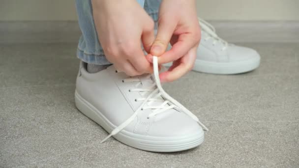 Woman Ties Her Shoelaces White Leather Trendy Snickers Close Her — Stock Video