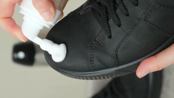 Applying Cleaning Foam Bottle Nubuck Mens Shoes — Stock Video