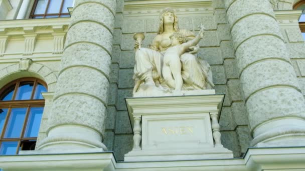 Γλυπτική Στην Πρόσοψη Κτιρίου Στη Βιέννη Της Αυστρίας Κείμενο Του — Αρχείο Βίντεο