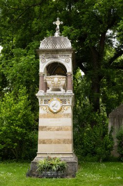 Viyana merkez mezarlığındaki Carl Ritter von Ghega anıtı. 6 Haziran 2023, Viyana, Avusturya