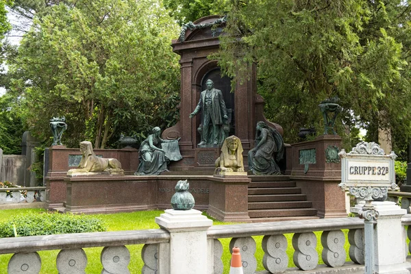 Haziran 2023 Avusturya Viyana Merkez Mezarlıkta Mezarlar Heykeller Mahzenler Var — Stok fotoğraf