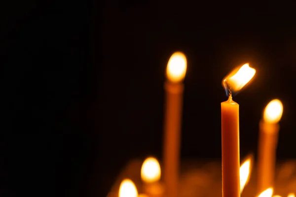 Brûler Des Bougies Dans Une Église Catholique Chrétienne — Photo