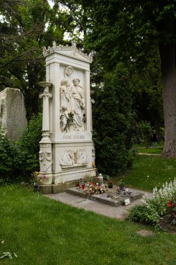 Avusturyalı besteci Franz Schubert 'in Merkez Mezarlığı' ndaki mezarı. 4 Haziran 2023, Avusturya, Viyana