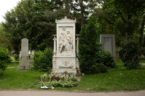 Tomba Del Compositore Austriaco Franz Schubert Nel Cimitero Centrale Giugno — Foto Stock