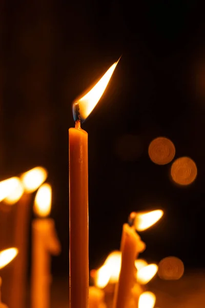Brûler Des Bougies Dans Église Sur Fond Sombre Idée Prière — Photo