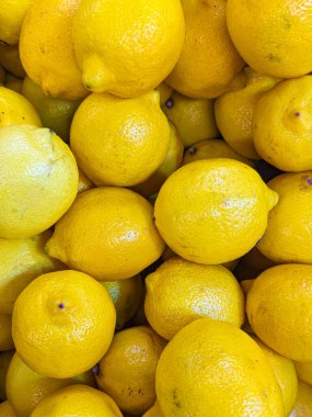 Yukarıdan çok limon görünüyor, turunçgiller içinde C vitamini.