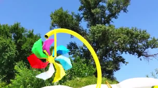 水公園のターンテーブルの形をした水噴水 — ストック動画