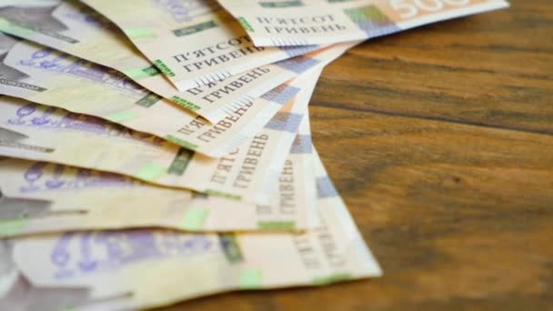 500 Hryvnia Sedlar Bordet Närbild Rörelse Ukrainas Valuta — Stockvideo