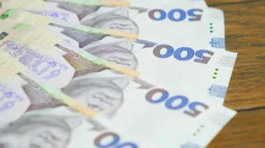 Masada 500 tane Hryvnia banknotu var. Ukrayna Para Birimi