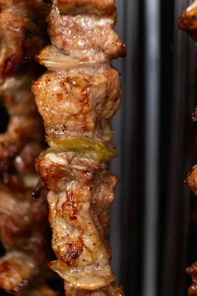 Cucinare Carne Maiale Kebab Elettrico Spiedini Verticali — Foto Stock