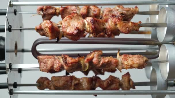 Varkensvlees Koken Een Elektrische Kebab Maker Verticale Spiesen — Stockvideo