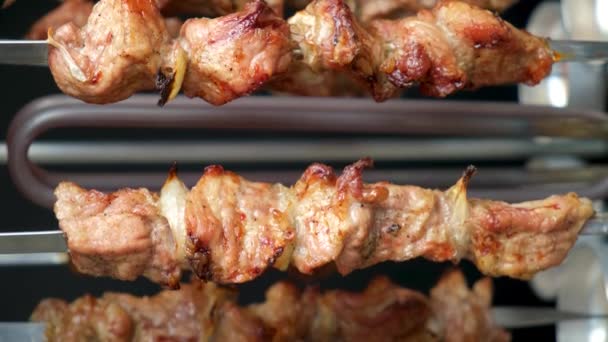 Gotowanie Mięsa Wieprzowego Elektrycznej Maszynie Kebaba Pionowych Szaszłykach — Wideo stockowe