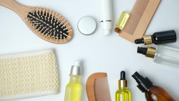 Donna Che Mette Shampoo Solido Una Serie Cosmetici Eco Amichevoli — Video Stock