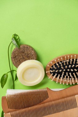 Saç bakımı için sağlam şampuanlar. Doğal kozmetik, çevre dostu, bitkiler ve yağlardan..