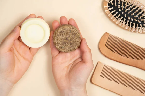 Shampo Padat Dan Kondisioner Untuk Rambut Tangan Kosmetik Alami Tanpa Stok Foto Bebas Royalti