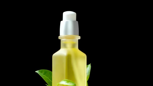 玻璃瓶中的天然发油或护肤油 不含塑料的环保化妆品 — 图库视频影像