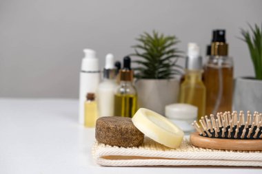 Saç ve cilt bakımı için doğal kozmetik ürünleri. Sağlam şampuanlar, yağlar, kremler ve daha fazlası. Metin için boşluk, kopyala boşluk.