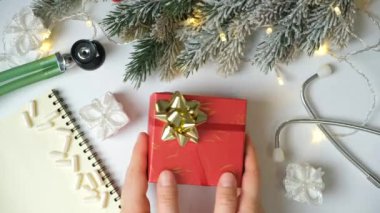 Sağlıklı Noel - tıbbi ve sağlık çalışanları için hediye, üst görünüm, yakın çekim.