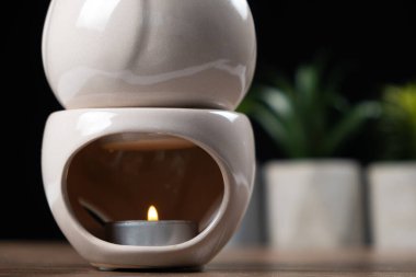 Yağ yakıcı aroma lambası, aromatik lamba gerekli yağlar, aromaterapi ve gevşeme.