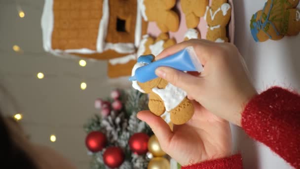 Decorating Christmas Gingerbread Sugar Multicolored Icing — Stock Video