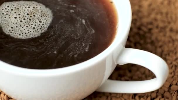 Ånga Från Varmt Aromatiskt Frystorkat Snabbkaffe Närbild — Stockvideo