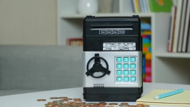Oyuncak Güvenli Domuz Kumbarası Çocuklar Için Para Bozuk Para Banknotlar — Stok video