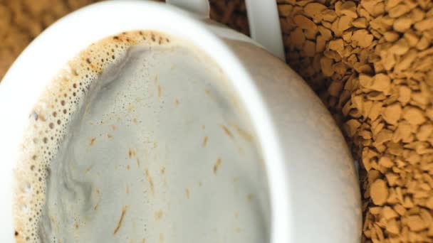 Café Instantané Granulé Aromatique Bulles Surface Vapeur Une Boisson Chaude — Video