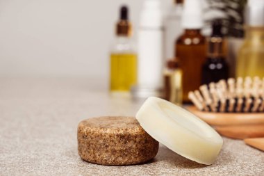 Katı şampuan ve saç kremi. Doğal çevre dostu organik kozmetikler.