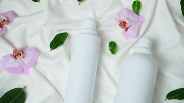 Sıvı Çamaşır Deterjanı Yumuşatıcı Yatak Örtüsü Orkide Çiçekleri Üst Manzara — Stok video