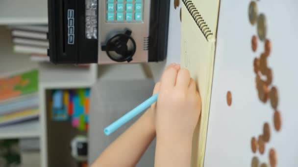 Enfant Consigne Calcule Les Dépenses Financières Alphabétisation Des Enfants Monnaies — Video