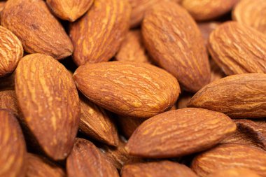 Bir sürü kavrulmuş fındık badem makrosu..