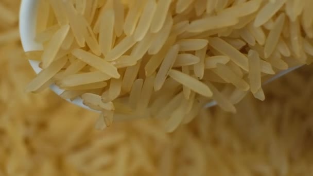 Langkorrelige Voorgekookte Basmati Rijst Gieten Met Lepel Macro Slow Motion — Stockvideo