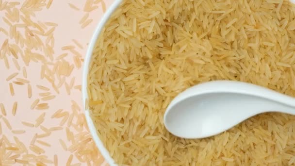 Dlouhozrnná Předpařená Rýže Basmati Makro Zpomalení — Stock video
