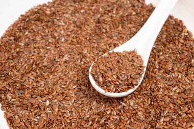 Yakın planda keten tohumu..