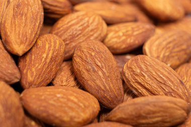 Bir sürü kavrulmuş fındık badem makrosu..