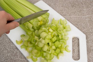 Dilimlenen Yeşil Kereviz Sapları Süreci