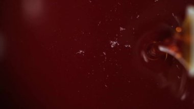 Bitkisel kahverengi yağın makro işlemleri, yavaş çekim