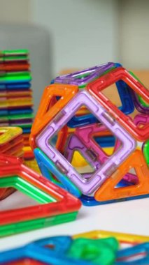 Manyetik Yapıcı Parçaları Set, Dikey Çekim