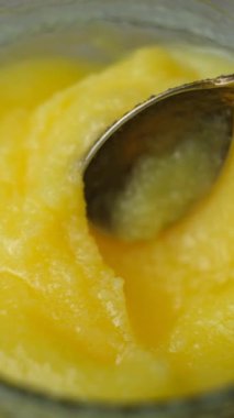 Ghee Butter. Sağlıklı Açıklanmış Tereyağı, Yakın Çekim