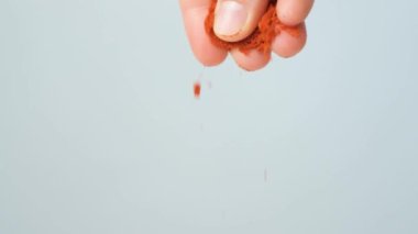 El yapımı baharat, kırmızı biber, ağır çekim.
